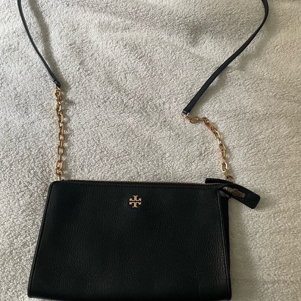 Tory Burch Carter Slim Pebbled Black Leather Crossbody Bag with Chain Detail